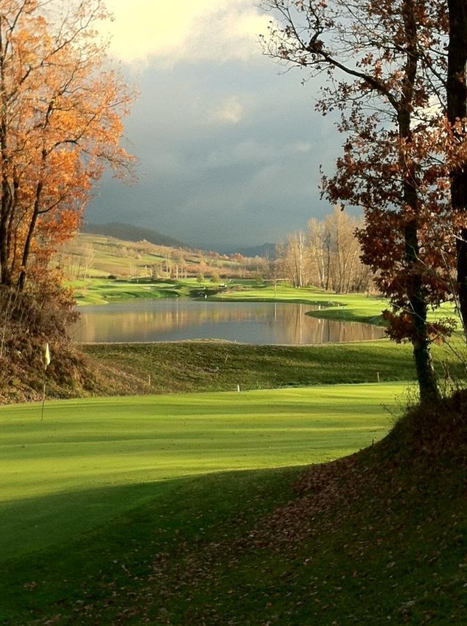 Golf Valcurone Hotel Momperone Buitenkant foto