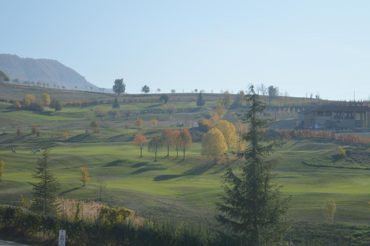 Golf Valcurone Hotel Momperone Buitenkant foto