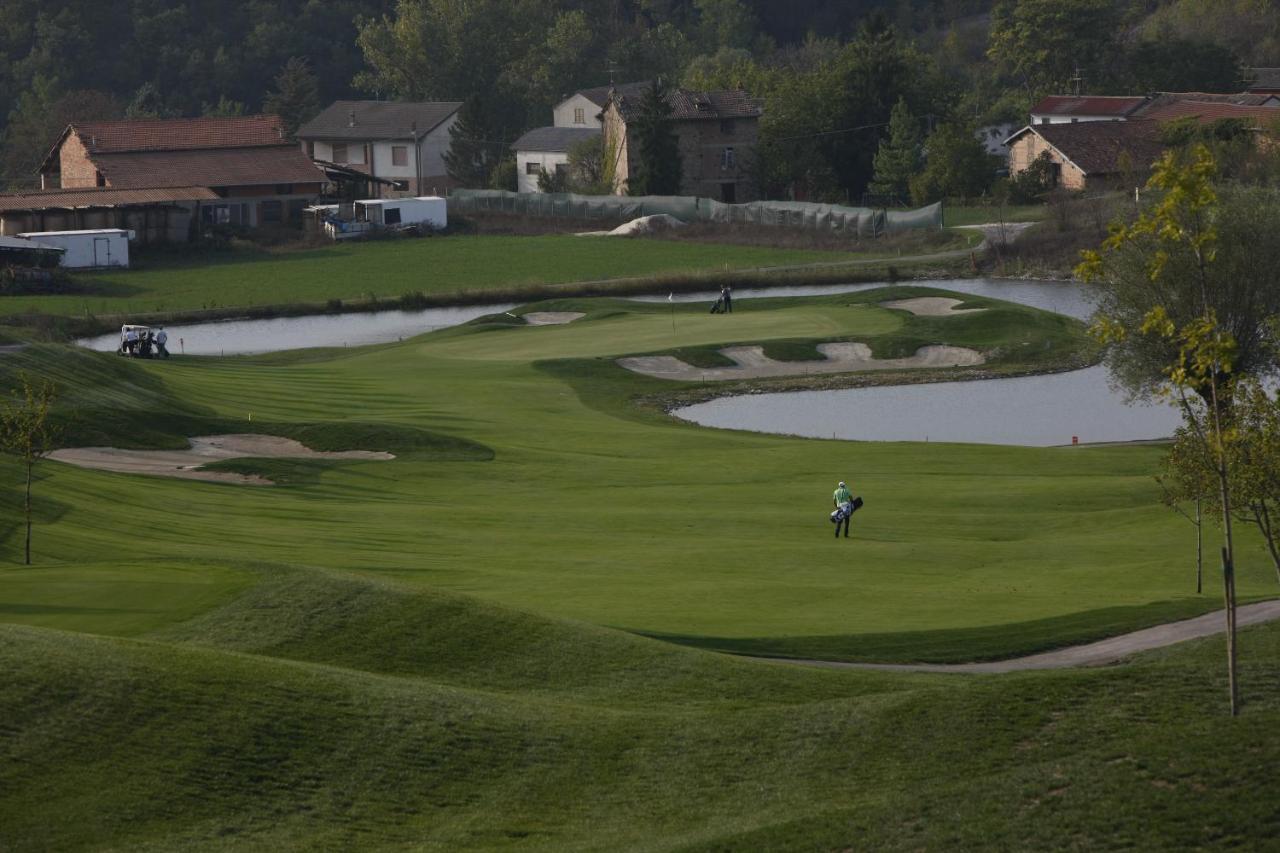 Golf Valcurone Hotel Momperone Buitenkant foto